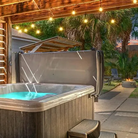 Shiplap Shack-Sznl Hot Tub, Fire Pit, 8 Min Walk To Beach, Free Daily Activities, And More! Villa